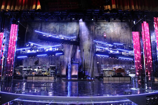 Sanremo 2013, già pronta la scenografia dell'Ariston: guarda le foto!