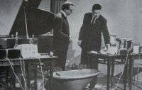 Immagine di L&#039;esperto di funghi John Cage a Lascia e Raddoppia di Mike nel 1958