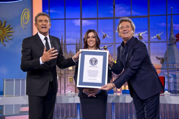 Striscia la Notizia compie 24 anni ed entra nel Guinness dei Primati Immagine nel testo correlata a: Striscia la Notizia compie 24 anni ed entra nel Guinness dei Primati