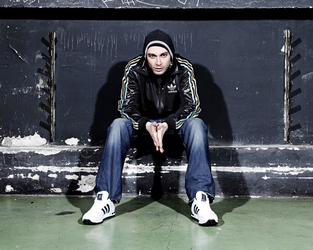 Immagine di Fabri Fibra Day su Mtv Music (canale 67 del digitale terrestre)