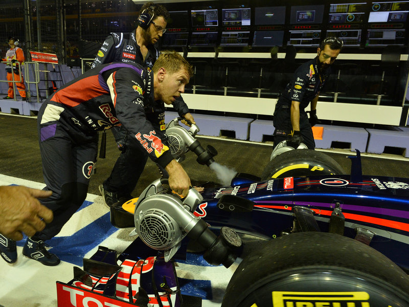 F1 Singapore 2014 | Gara (diretta Sky Sport 1 / F1 HD e Rai 1 / HD) F1 Singapore 2014 | Gara (diretta Sky Sport 1 / F1 HD e Rai 1 / HD)