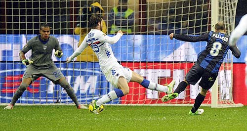 Serie A: Sampdoria - Inter in diretta su Sky Sport e Mediaset Premium Serie A: Sampdoria - Inter in diretta su Sky Sport e Mediaset Premium