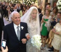 Irritazione in Rai per diretta (con bestemmia) delle nozze di Valeria Marini