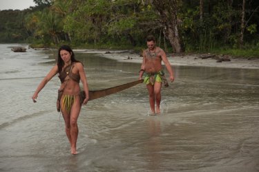 Nudi e crudi, su Discovery Channel vivere in un luogo selvaggio senza vestiti
