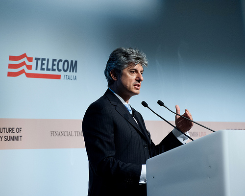Telecom: Jp Morgan vende. NetFlix e Mediaset vicine, per fine mese accordi tv