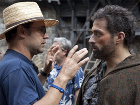 Rete4 propone la celebratissima mini-serie ''I pilastri della Terra'' 