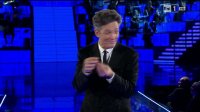 Fiorello, polemiche di Famiglia Cristiana sulla gag del profilattico