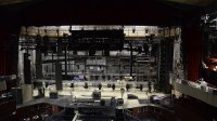 #Sanremo2013, scenografia ispirata al movimento delle mani, giallo sulle scale