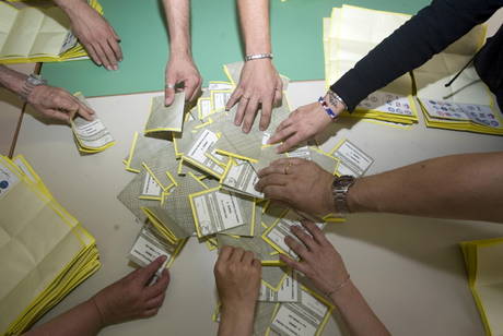 Immagine di Ballottaggi Elezioni Amministrative 2011: i risultati oggi in diretta tv - Scopri su Televisione