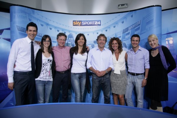 Sky Sport 24 festeggia i suoi 1000 giorni di notizie in diretta Sky Sport 24 festeggia i suoi 1000 giorni di notizie in diretta