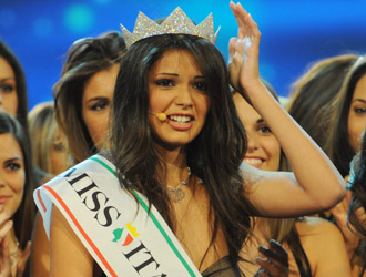 La calabese Stefania Bivone, 18 anni, è Miss Italia 2011