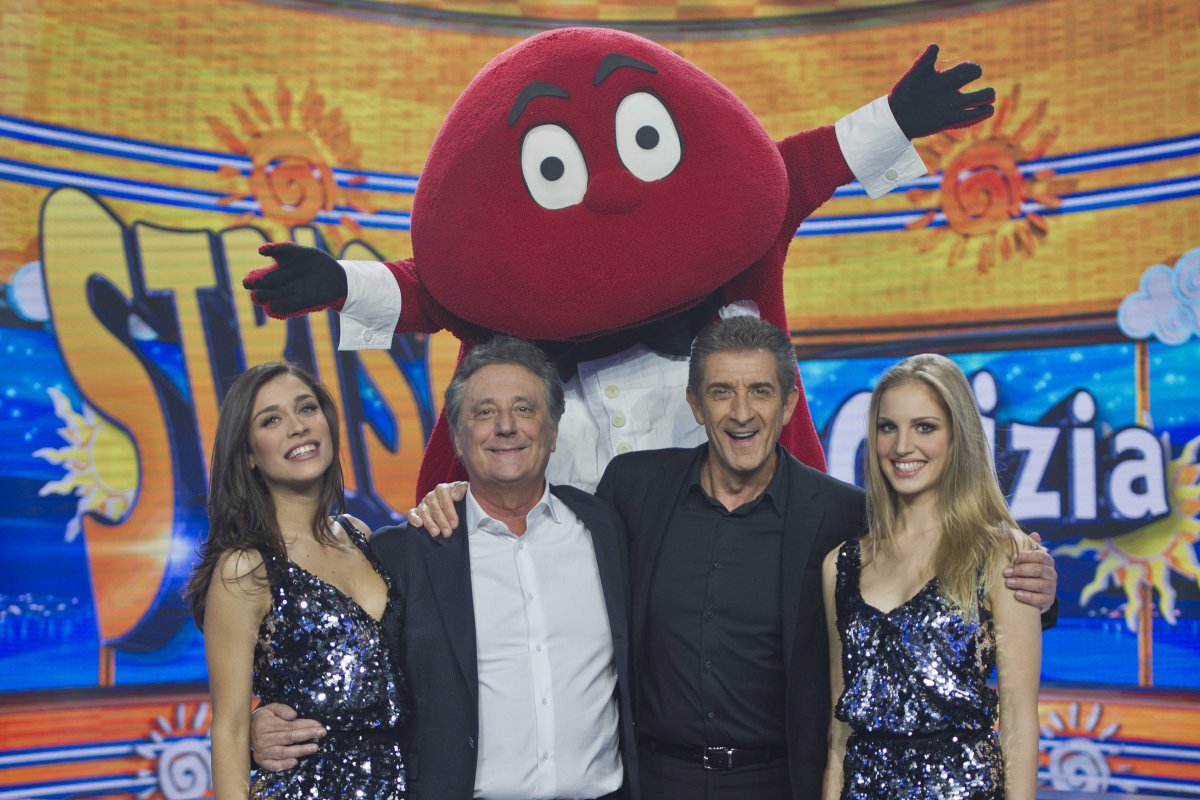 Striscia la Notizia, al fianco di Ezio Greggio torna stasera Enzo Iacchetti