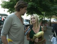 Immagine di Striscia la Notizia, Staffelli consegna Tapiro d&#039;Oro a Paola Ferrari