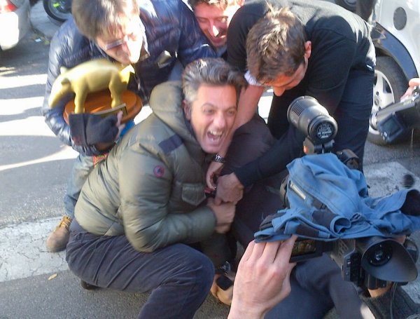 Immagine di Il paradosso - Tapiro d'Oro a Fiorello per aver fatto ''solo'' il 40% di share - Scopri su Televisione