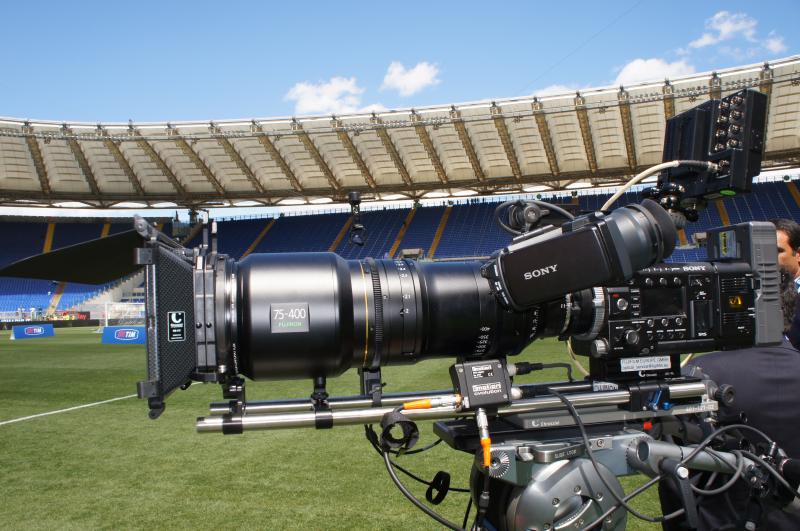 Mediaset - Vivendi cercano pace nel calcio. Telecom studia aste, ma è in partita anche Discovery