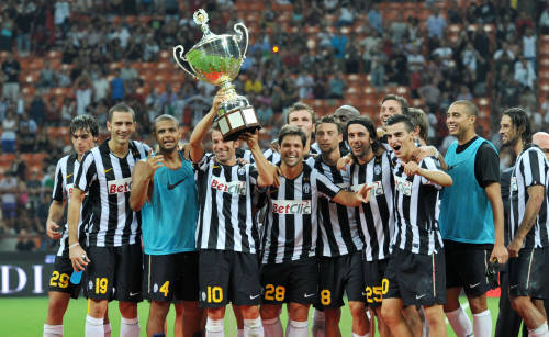 Calcio, Trofeo Berlusconi 2011 - Milan vs Juventus in diretta su Canale 5 Calcio, Trofeo Berlusconi 2011 - Milan vs Juventus in diretta su Canale 5