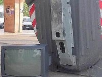 Nuova vita alle Tv a tubo catodico, con il riciclo si trasformano in piastrelle