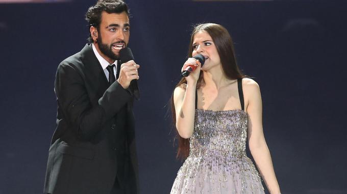 Marco Mengoni in diretta per festeggiare il Capodanno su Canale 5 #2014StartsWithMengoniInRimini