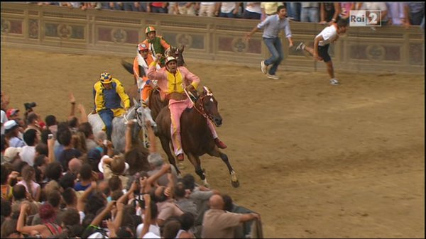 Immagine di Palio di Siena - 16 Agosto 2012, dalla Piazza del Campo in diretta su Rai Due