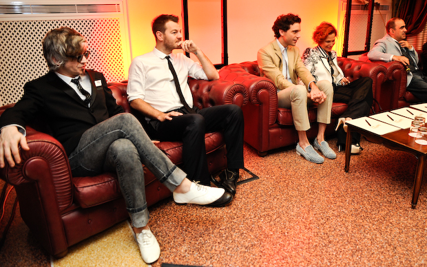 Su Sky Uno intervista esclusiva a Mika, il nuovo giudice di X-Factor Nella foto da sinistra: Morgan, Alessandro Cattelan, Mika, Simona Ventura ed Elio