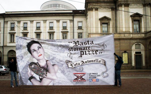 Sky, manifesti-provocazione dei finalisti di X-Factor per chiedere voti Sky, manifesti-provocazione dei finalisti di X-Factor per chiedere voti