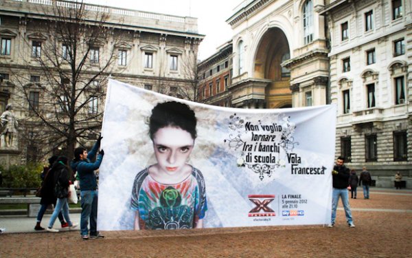Sky, manifesti-provocazione dei finalisti di X-Factor per chiedere voti Sky, manifesti-provocazione dei finalisti di X-Factor per chiedere voti