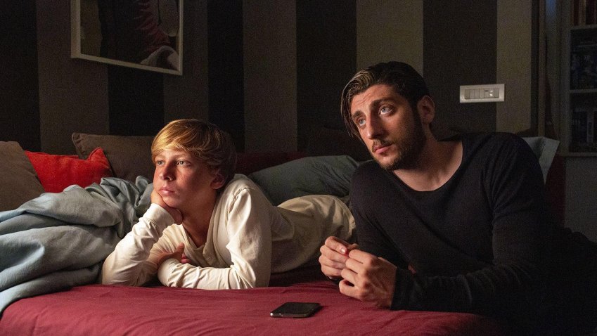 Venerdi 19 Marzo 2021 Sky e Premium Cinema, Speravo di morì prima Ep. 1 e 2 - immagine di copertura per i programmi TV