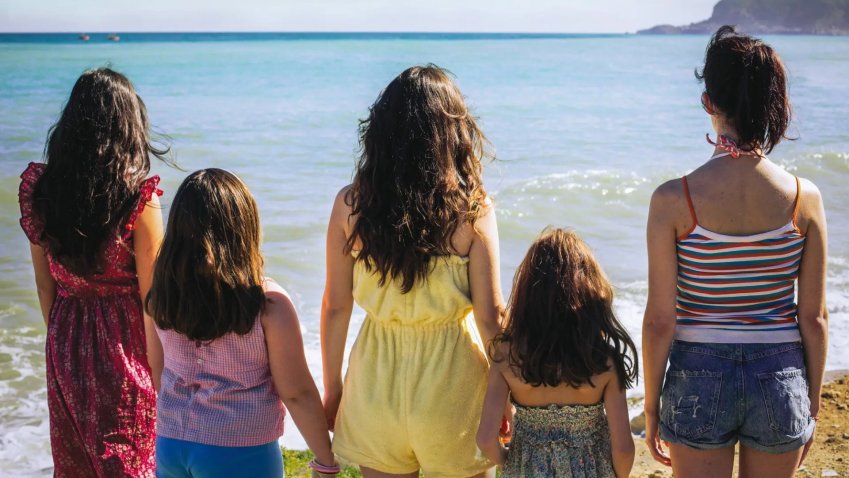 Domenica 13 Giugno 2021 Sky e Premium Cinema, Le sorelle Macaluso - immagine di copertura per i programmi TV