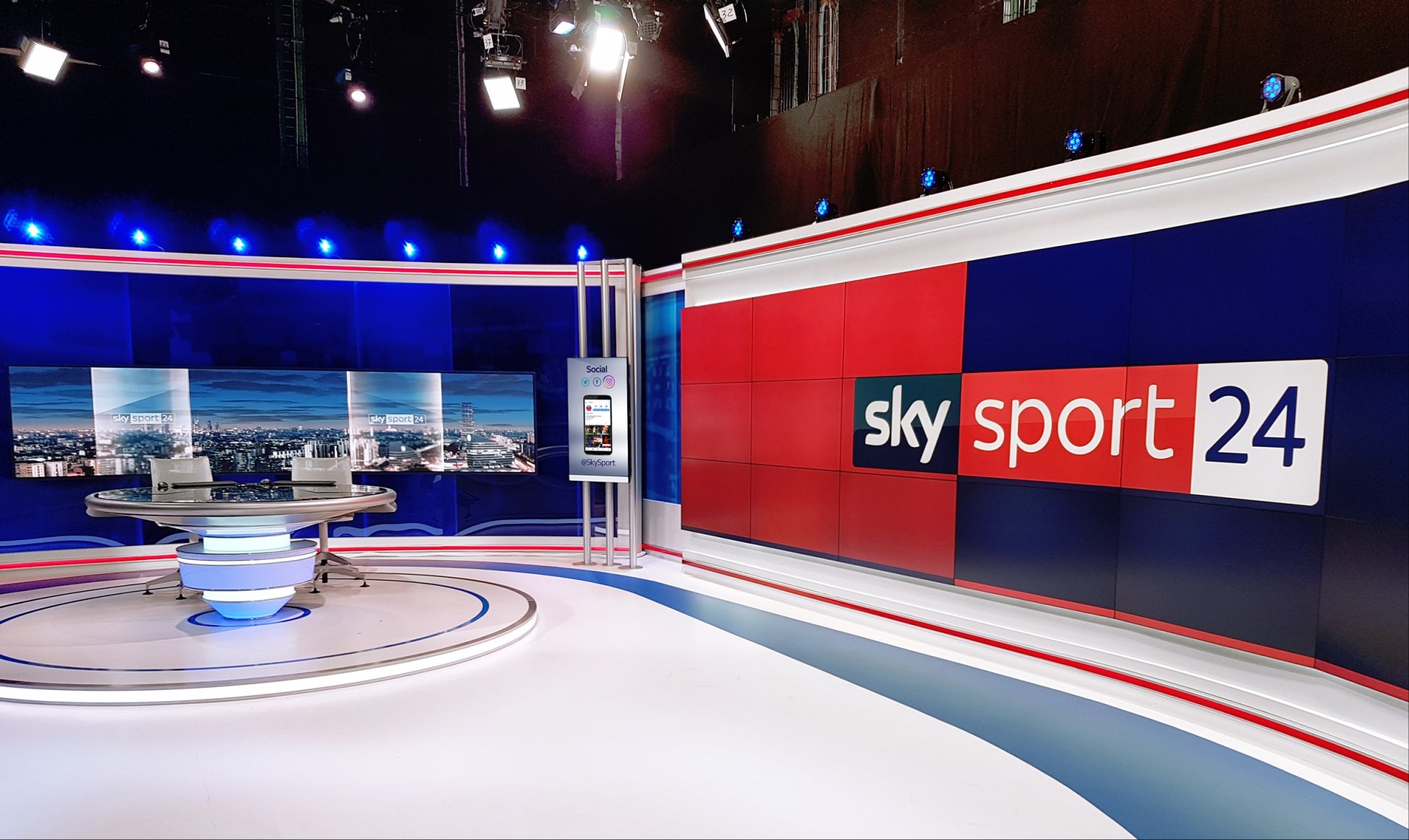 Immagine di #CasaSkySport. Talent e giornalisti rispondono alle domande su Sky Sport 24 - Scopri di più su Sky Italia