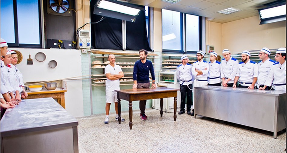 Visualizza: Hell's Kitchen Italia (Sky Uno): nuove sfide e servizi per i 13 concorrenti su Digital-News.it Immagine di Hell's Kitchen Italia (Sky Uno): nuove sfide e servizi per i 13 concorrenti - Scopri di più su Sky Italia