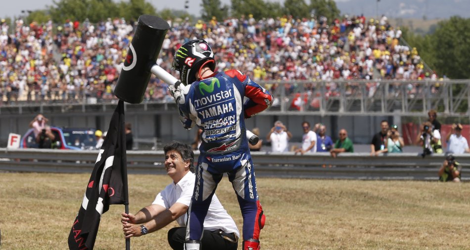 Immagine di MotoGP, il duello Lorenzo-Rossi in Catalogna porta ascolti a Sky Sport MotoGP e Cielo - Scopri di più su Sky Italia