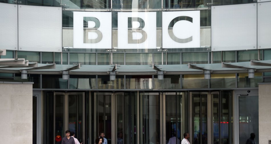 Scure del governo Cameron sulla BBC, taglio da 650 milioni di sterline