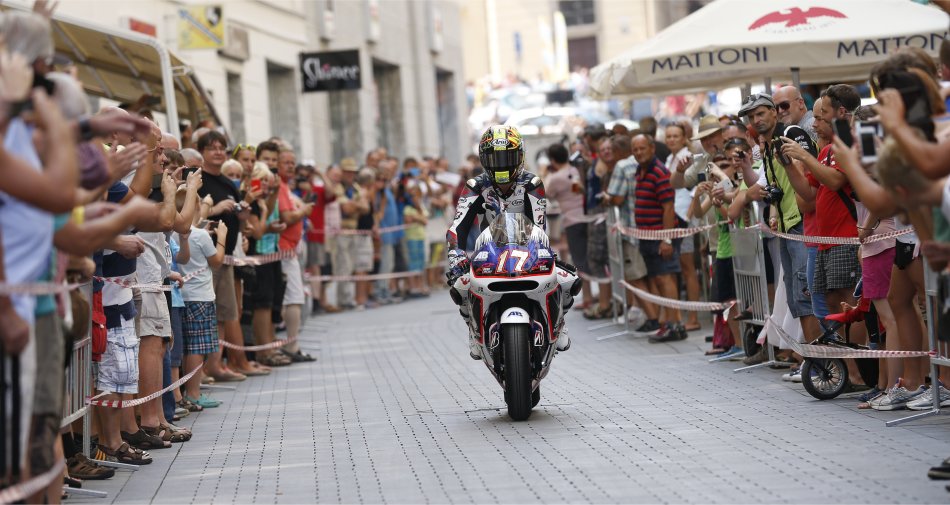 Immagine di MotoGP Repubblica Ceca 2015, Prove Libere - Diretta esclusiva Sky Sport MotoGP HD - Scopri di più su Sky Italia
