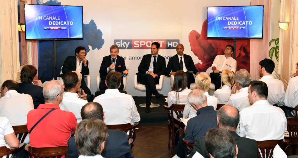 Visualizza: #PerAmoreDelloSport, dal 5 Settembre in esclusiva su Sky Sport al via #SkyEuroBasket su Digital-News.it Immagine di #PerAmoreDelloSport, dal 5 Settembre in esclusiva su Sky Sport al via #SkyEuroBasket - Scopri di più su Sky Italia