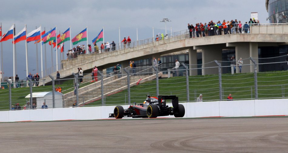Immagine di F1 Russia 2015, Qualifiche (diretta Sky Sport F1 HD e differita Rai 2 / HD) - Scopri di più su Sport