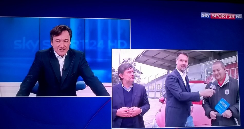 Immagine di Sky e Mazda premiano Malvezzi (Fiorenzuola) 'Cartellino Azzurro' del fair play 2015 - Scopri di più su Sky Italia