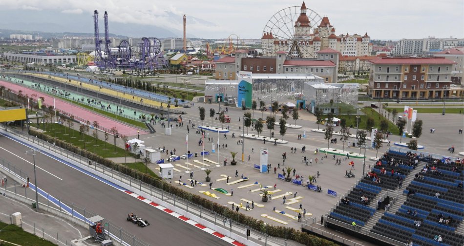 Immagine di F1 Russia 2016, Gara - Diretta esclusiva Sky Sport 2 HD, Sky Sport F1 HD. Differita Rai 2 - Scopri di più su Sky Italia