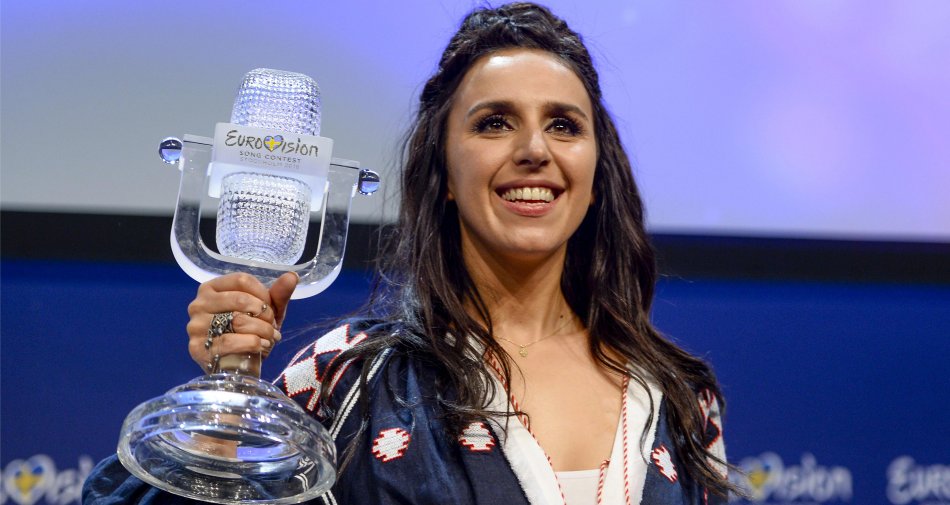 Immagine di Eurovision 2016, vince Jamala per l'Ucraina con 1944. Solo 16esima l'Italia con Francesca Michielin - Scopri di più su Satellite / Estero