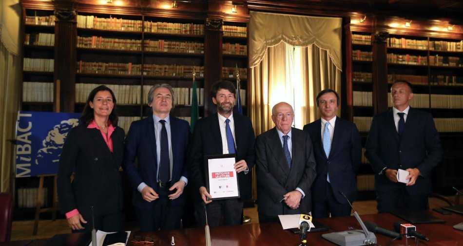 Immagine di Patto tra Rai, Mediaset, Sky, La7 e Discovery. La lettura invaderà i palinsesti tv - Scopri di più su Televisione