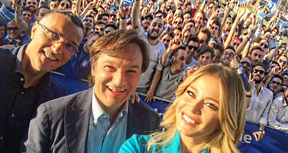 Foto - Europei 2016 su Sky: il primo #SkyEuroSelfie con Beppe Bergomi, Diletta Leotta e Fabio Caressa