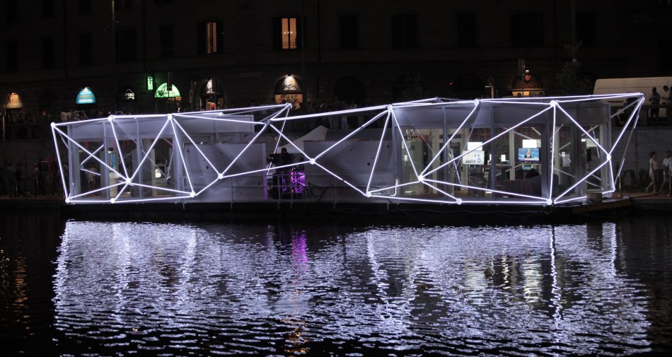 Immagine di Edoardo Leo, Rocco Papaleo e Anna Foglietta incontrano i fans allo Spazio Sky in Darsena - Scopri di più su Sky Italia