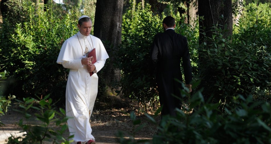 Foto - The Young Pope, miglior debutto di sempre per una serie tv in onda su Sky