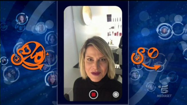 Immagine di Simona Ventura con il suo 'Selfie' promossa su Canale 5 - Scopri di più su Televisione