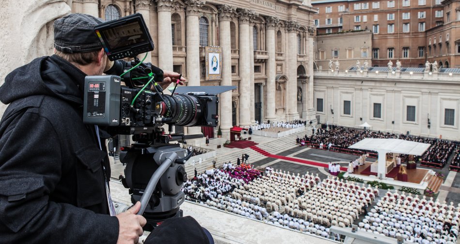 Foto - Concistoro e la chiusura del Giubileo in diretta tv 4K Ultra HD via satellite su Hotbird