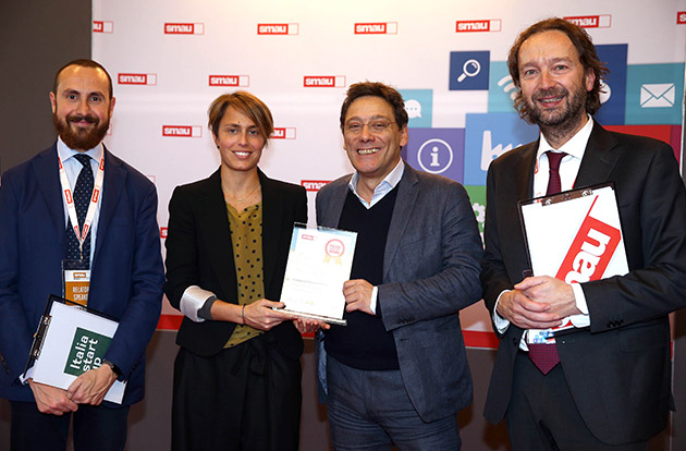 Visualizza: Sky Evening News, consegnato premio Smau per l'innovazione alla newsletter Sky su Digital-News.it Immagine di Sky Evening News, consegnato premio Smau per l'innovazione alla newsletter Sky - Scopri di più su Sky Italia