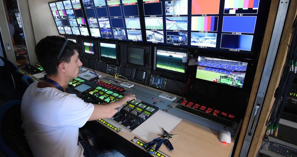 Tutti sulla nuova Champions, Mediaset guarda alle aste per i diritti del calcio