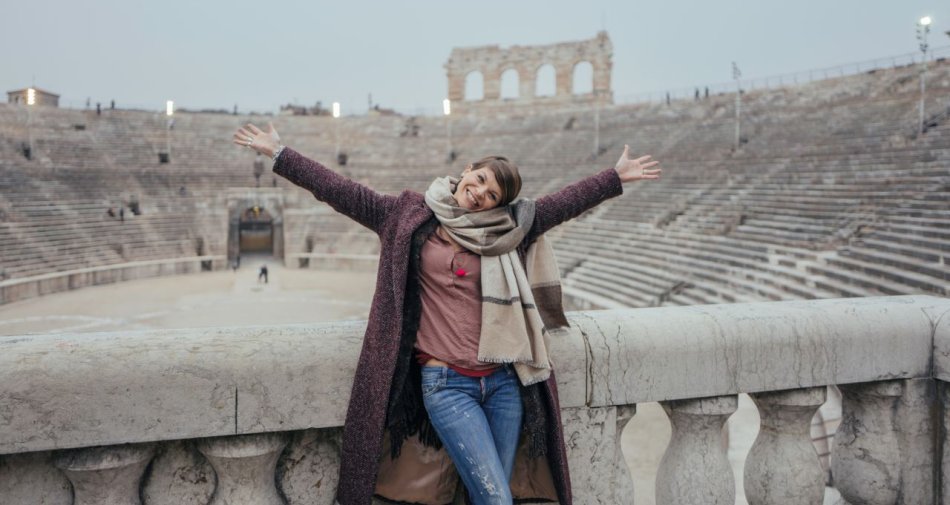 Immagine di FoxLive: Alessandra Amoroso - Vivere a Colori stasera su Fox Life (canale 114 di Sky) - Scopri di più su Sky Italia