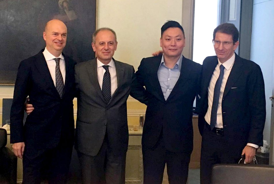 Immagine di Con i soldi del Milan cinese, Fininvest può iniziare a crescere in Mediaset - Scopri di più su Economia