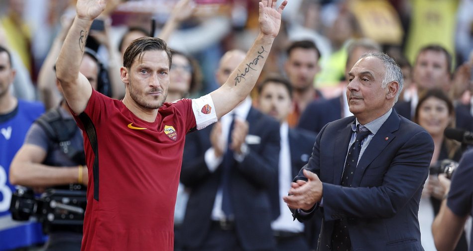 Grazie Totti, su TV8 lo speciale di omaggio al magico numero 10 della Roma