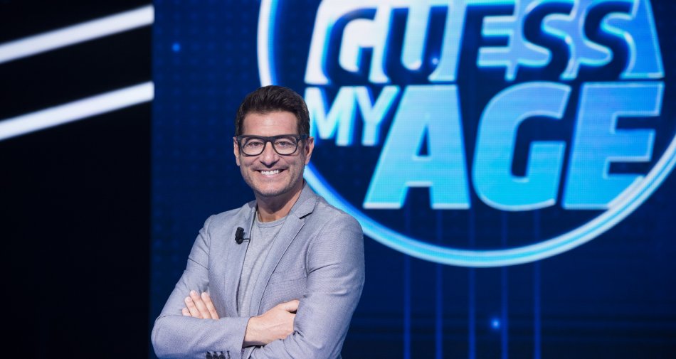 Guess my Age, il nuovo game show con Enrico Papi da stasera su TV8
